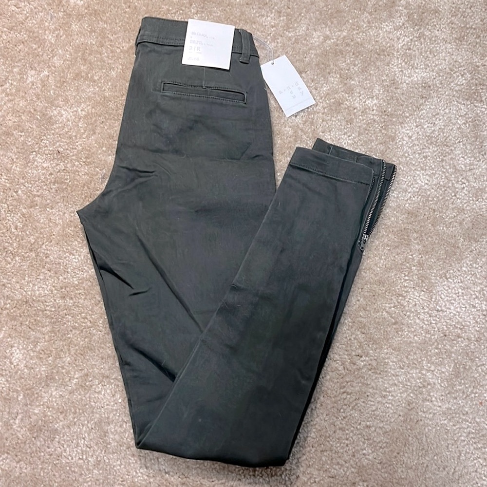 A NEW DAY GREEN SKINNY JEANS 2R NWT